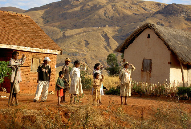 Familie in madagassische Dorf