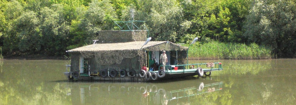 Hausboot auf dem Fluss Nistru (Dnjestr)