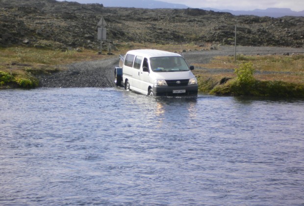 Flussdurchquerung im Hochland, Island